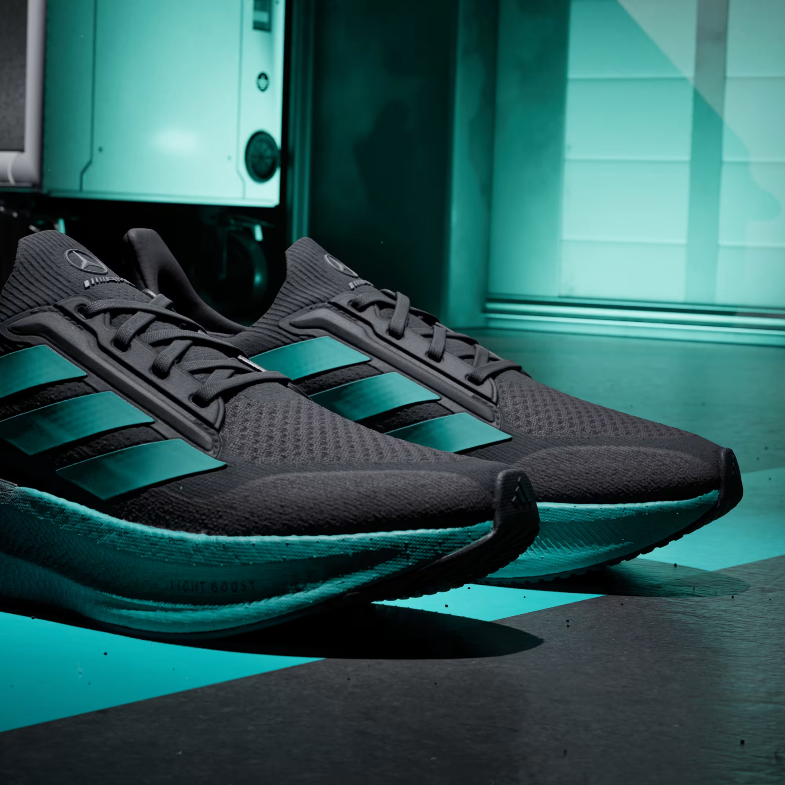 adidas MERCEDES AMG PETRONAS FORMULA ONE TEAM Ultraboost 5X M