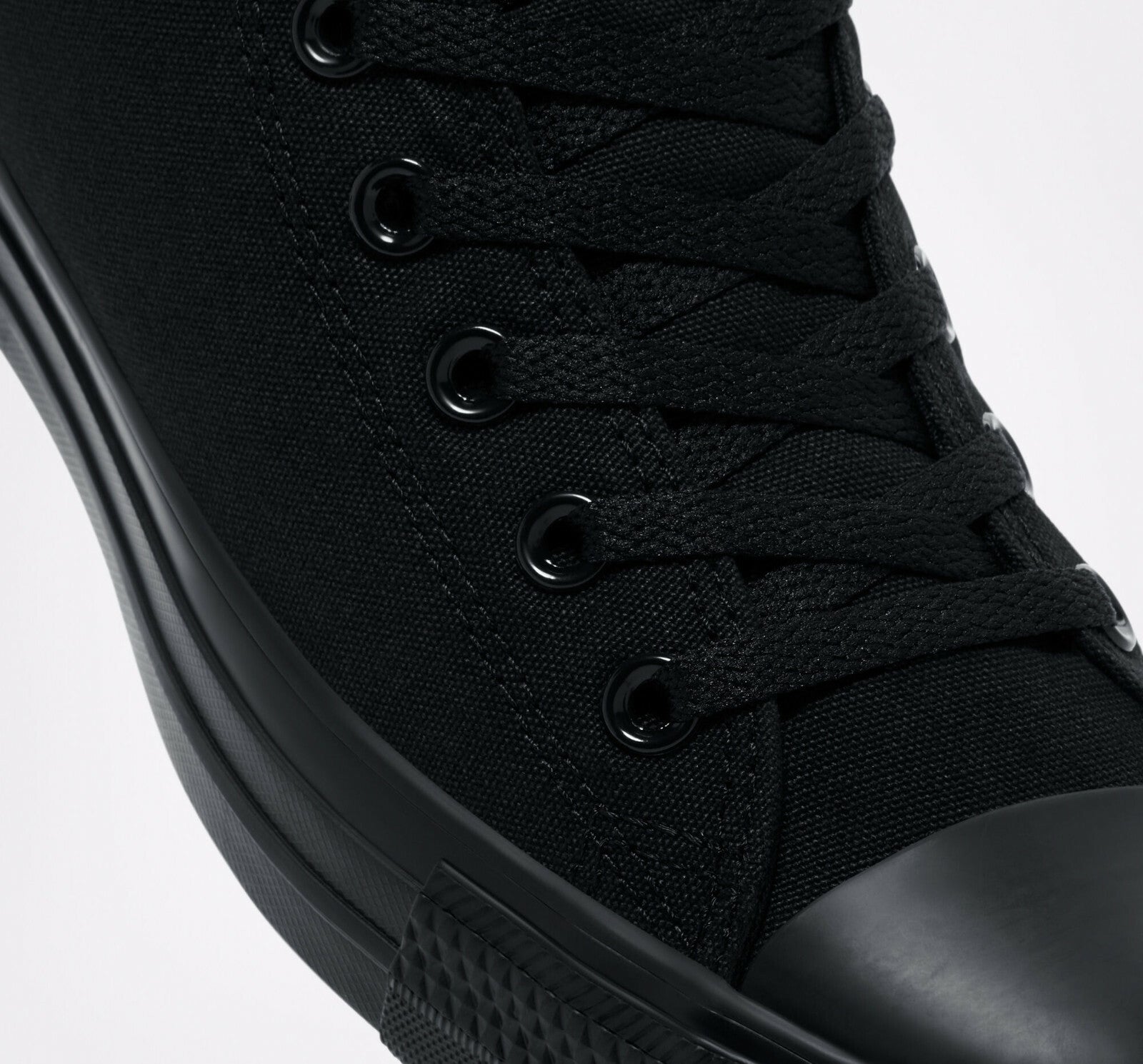 Converse Chuck Taylor All Star Classic Canvas Trainers in Black