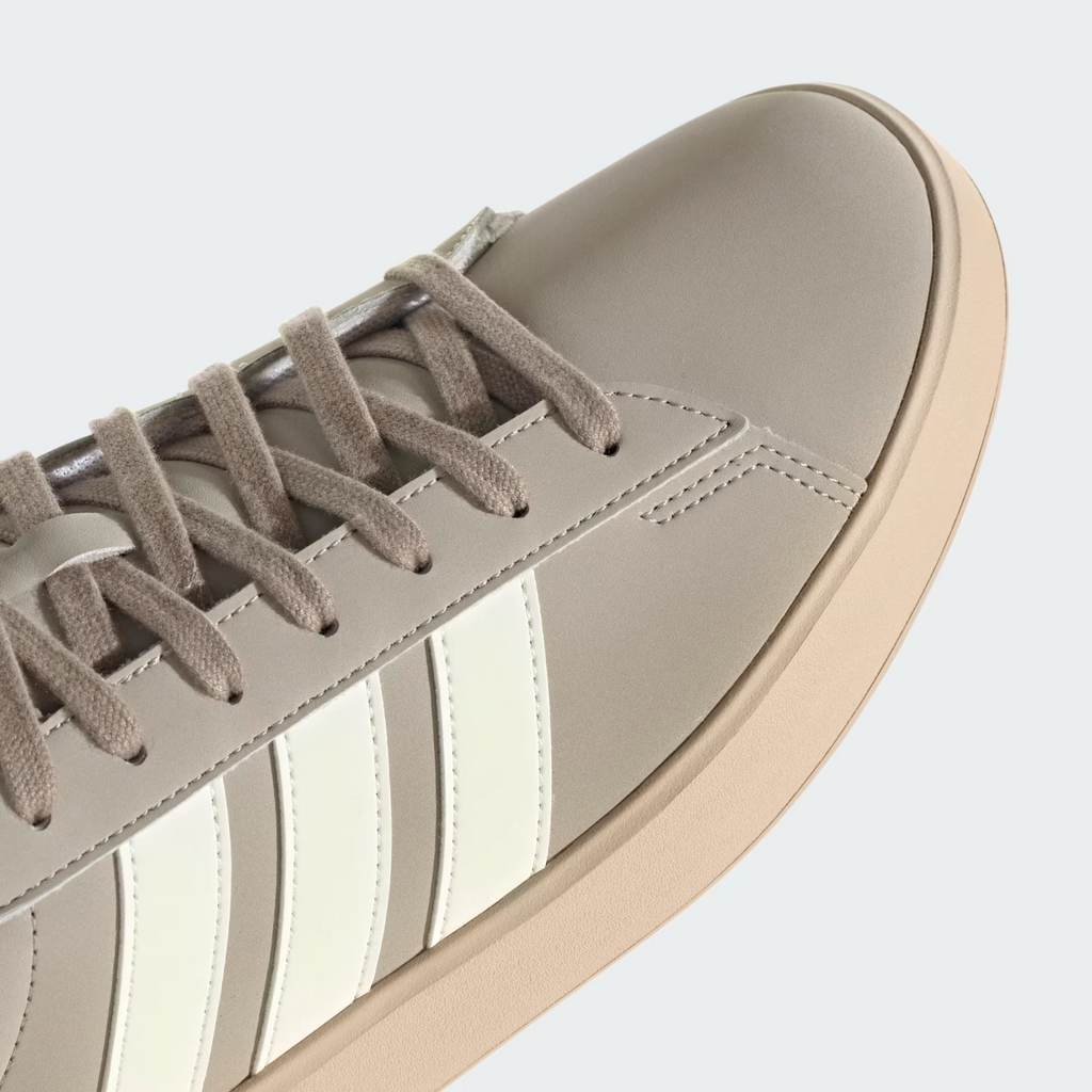 Adidas GRAND COURT 3.0 Shoes in Light Brown/Off White