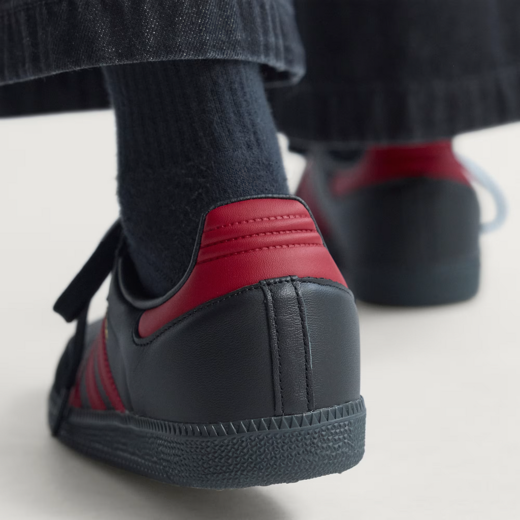 Adidas Football Samba Manchester United Shoes in Black/Mufc Red