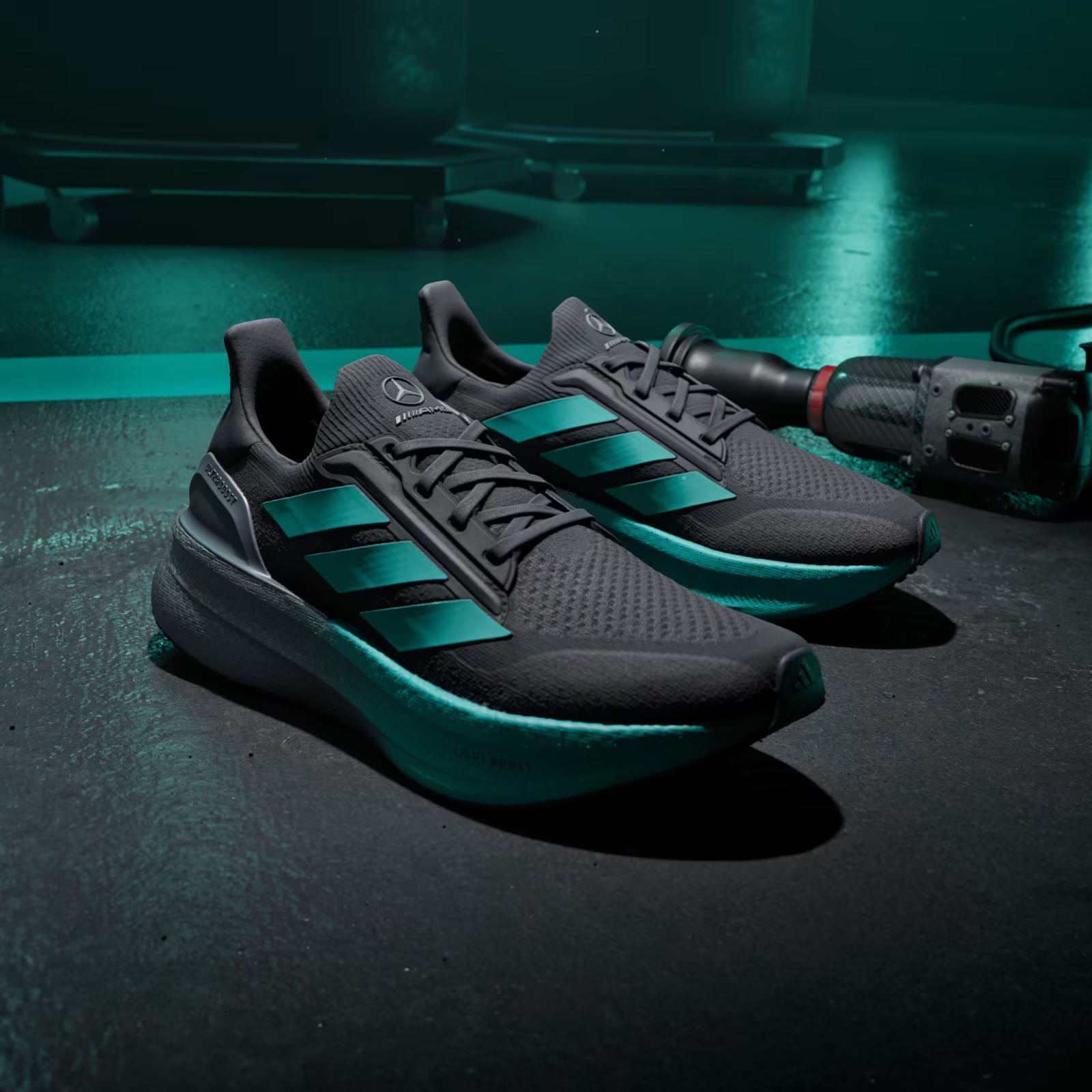 adidas MERCEDES AMG PETRONAS FORMULA ONE TEAM Ultraboost 5X M