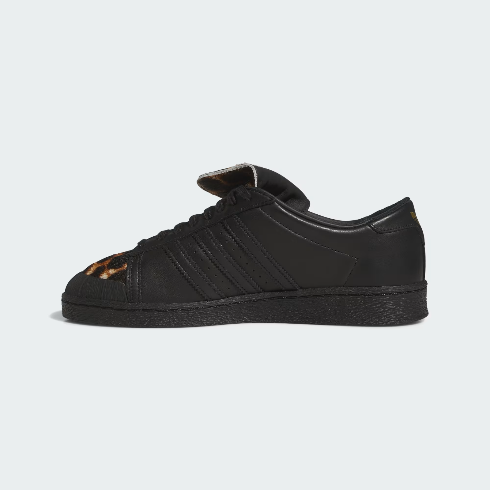 Adidas Men's Chavarria Jabbar Low Shoes in Black