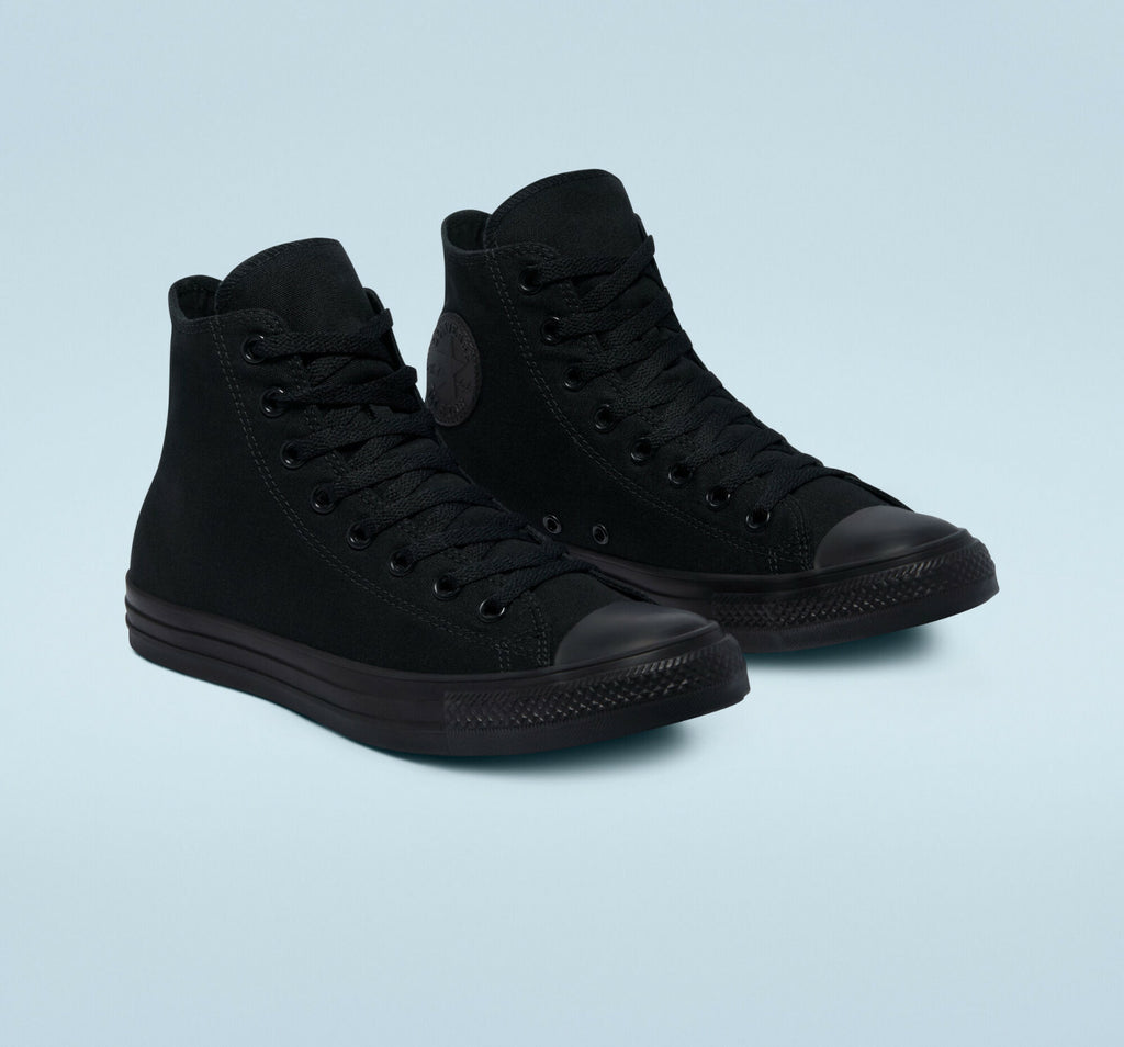 Converse Chuck Taylor All Star Classic Canvas Trainers in Black
