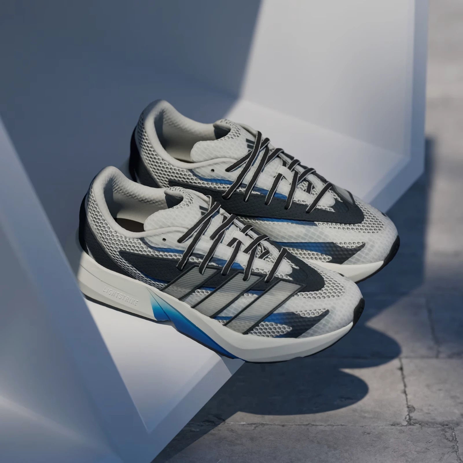 adidas Men's LIGHTBLAZE Ultra-light Comfort Shoes Off White / Bright Royal
