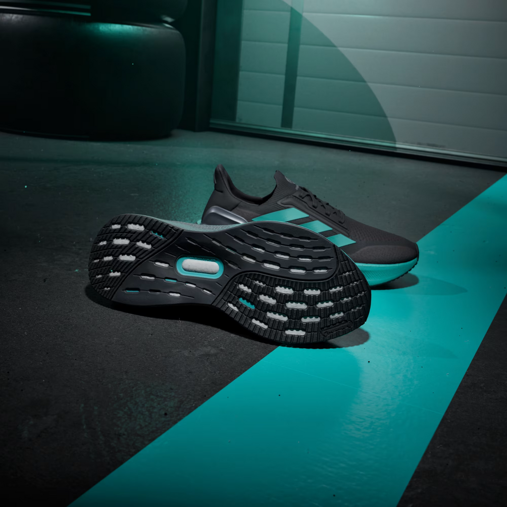 adidas MERCEDES AMG PETRONAS FORMULA ONE TEAM Ultraboost 5X M